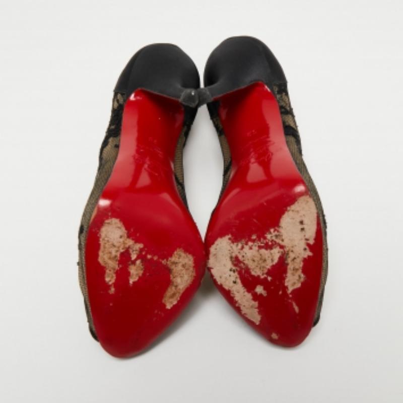 Christian Louboutin Bombas negras de encaje y satén Fetilo Peep-Toe Talla 38 Negro en venta