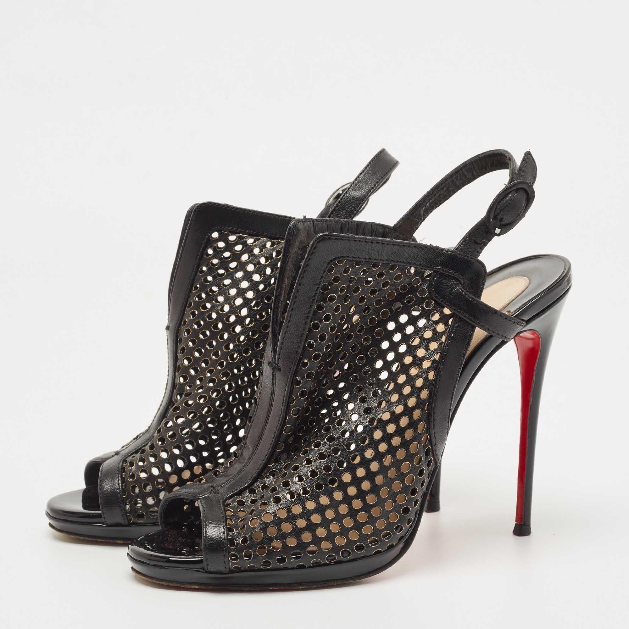 These sandals will offer you both luxury and comfort. Made from quality materials, they come in a versatile shade and are equipped with comfortable insoles.
