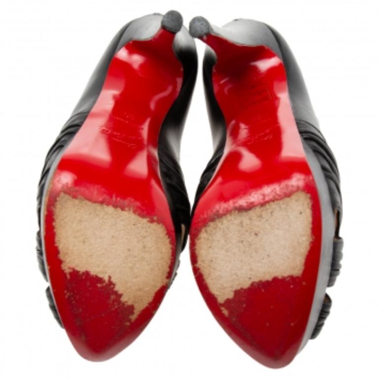 Christian Louboutin Bombas de plataforma Aborina de cuero negro Talla 35 en venta 2