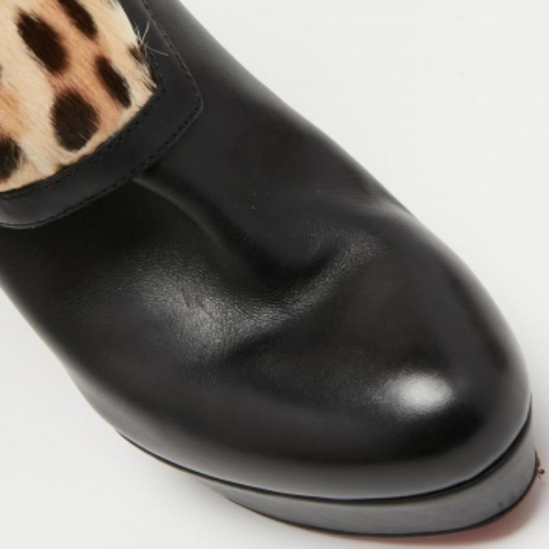 Christian Louboutin Schwarz Leder und Kalb Haar Leopard Stiefel Größe 40 im Angebot 1