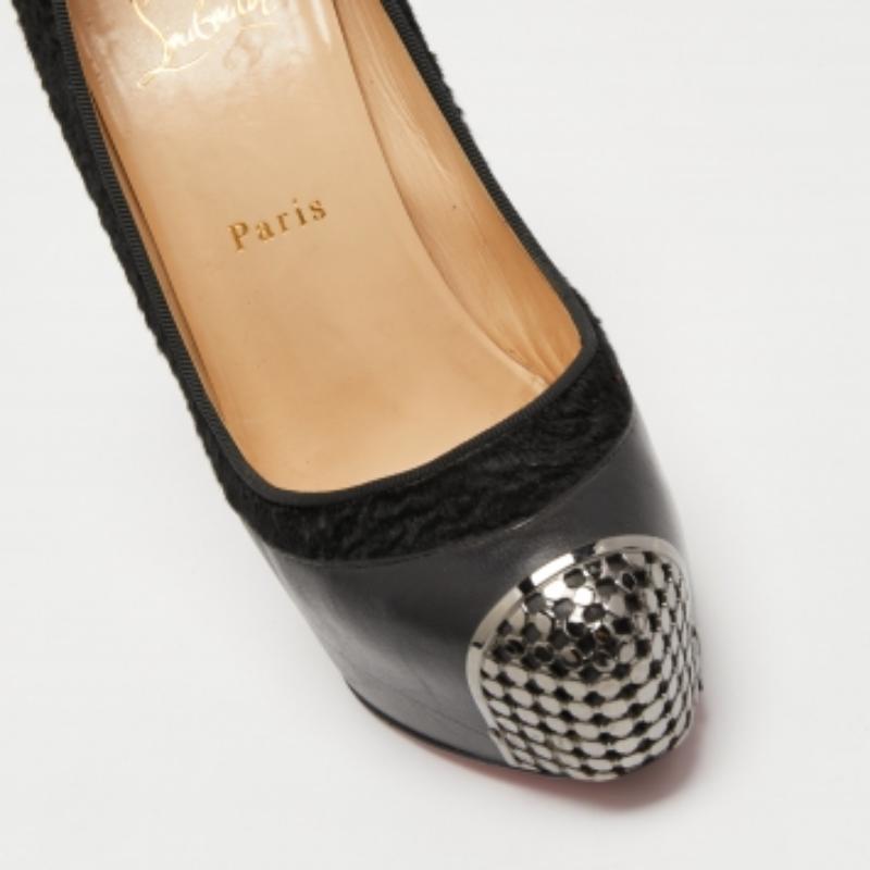 Christian Louboutin Bombas Maggie de piel negra y pelo de becerro Talla 38.5 en venta 1