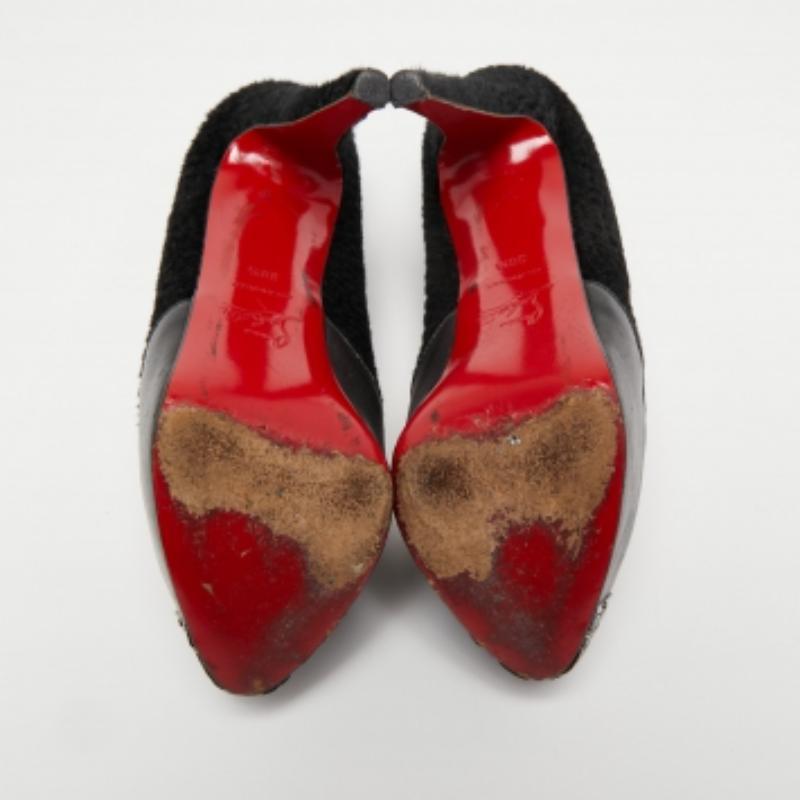 Christian Louboutin Bombas Maggie de piel negra y pelo de becerro Talla 38.5 en venta 2