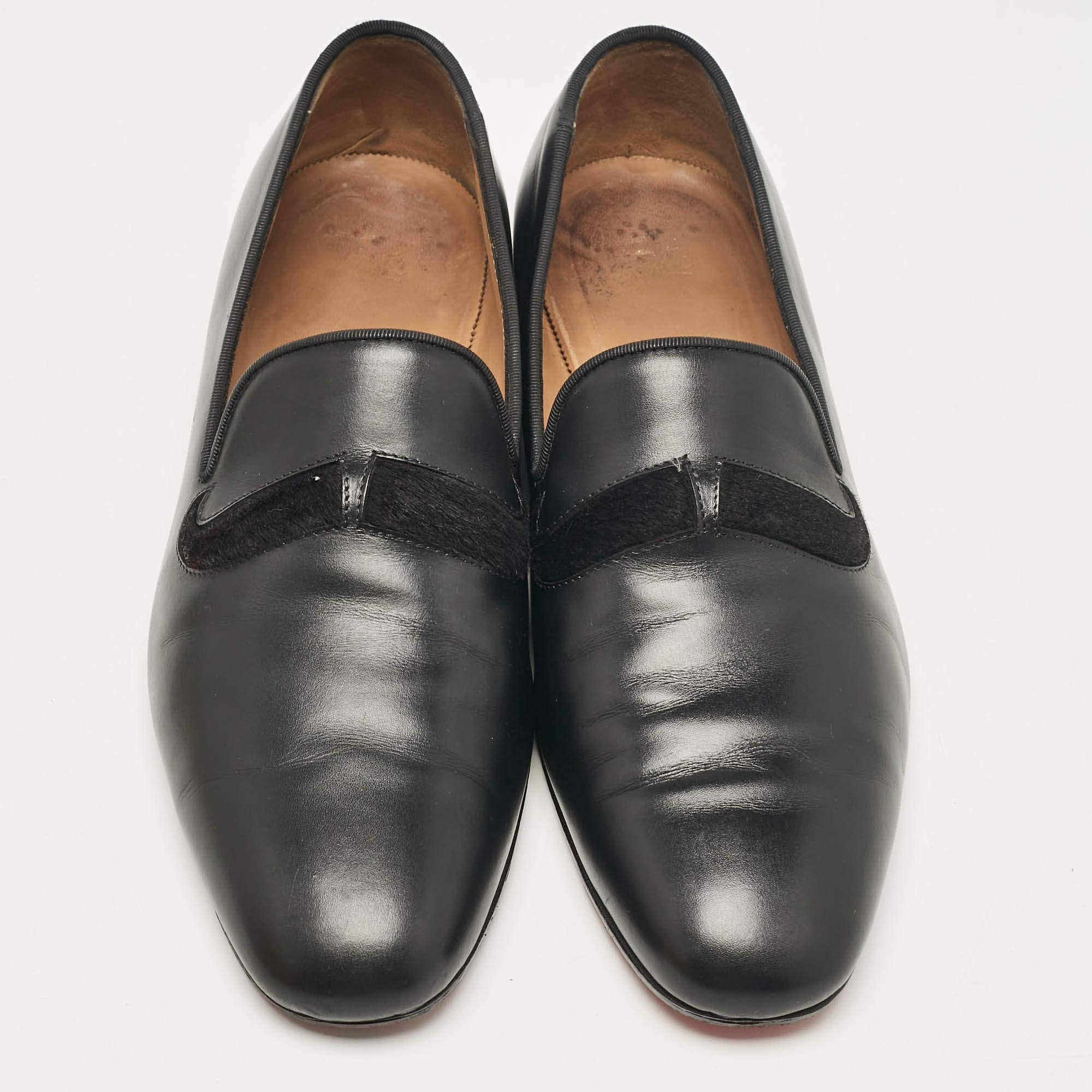 Nero Christian Louboutin Pantofole da fumo in pelle nera e pelo di vitello misura 43 in vendita