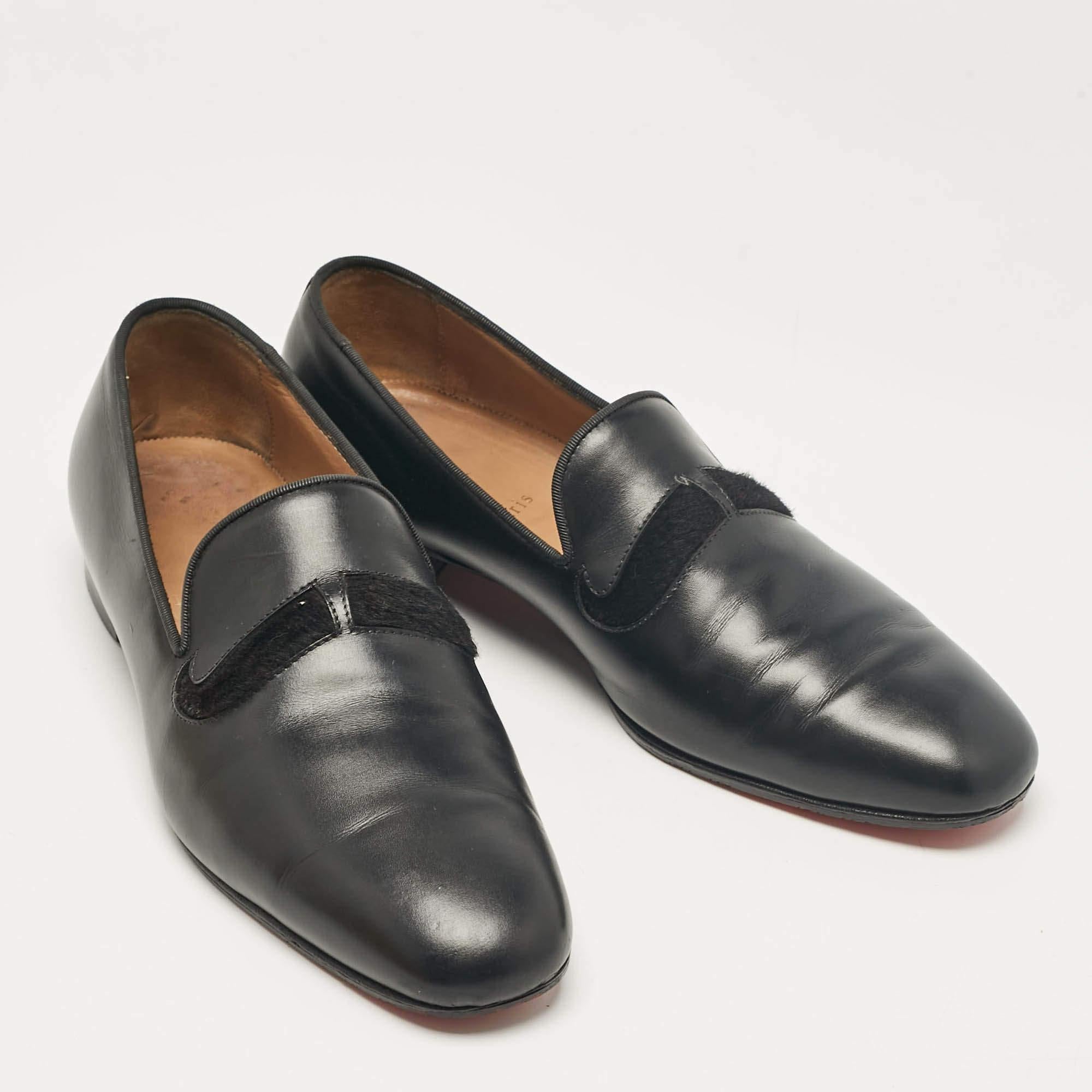 Christian Louboutin Pantofole da fumo in pelle nera e pelo di vitello misura 43 In condizioni discrete in vendita a Dubai, Al Qouz 2