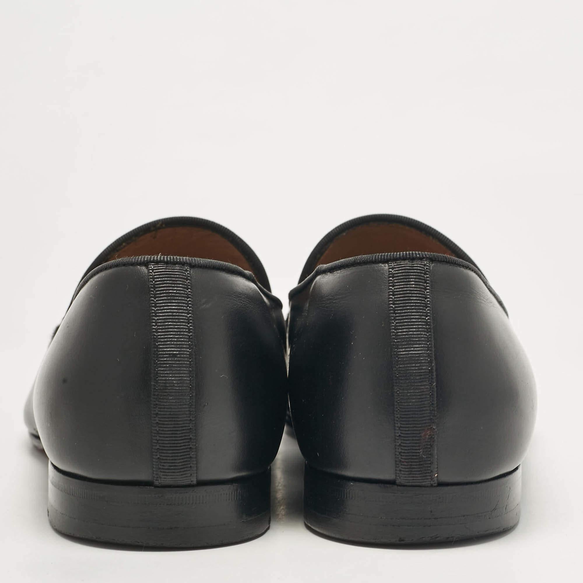 Uomo Christian Louboutin Pantofole da fumo in pelle nera e pelo di vitello misura 43 in vendita