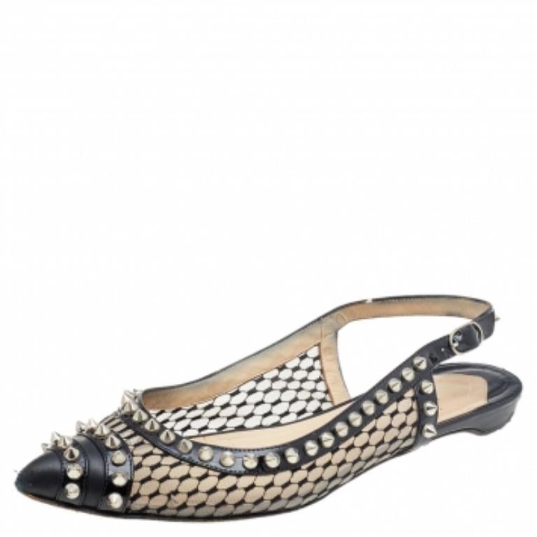 Marron Christian Louboutin Sandales plates à picots en cuir et maille noirs Taille 37 en vente
