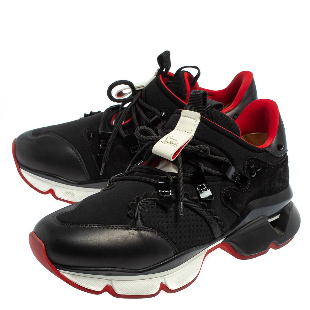 Christian Louboutin Schwarzes Leder und rote Läufer Low Top Turnschuhe Größe 42::5 im Zustand „Gut“ in Dubai, Al Qouz 2