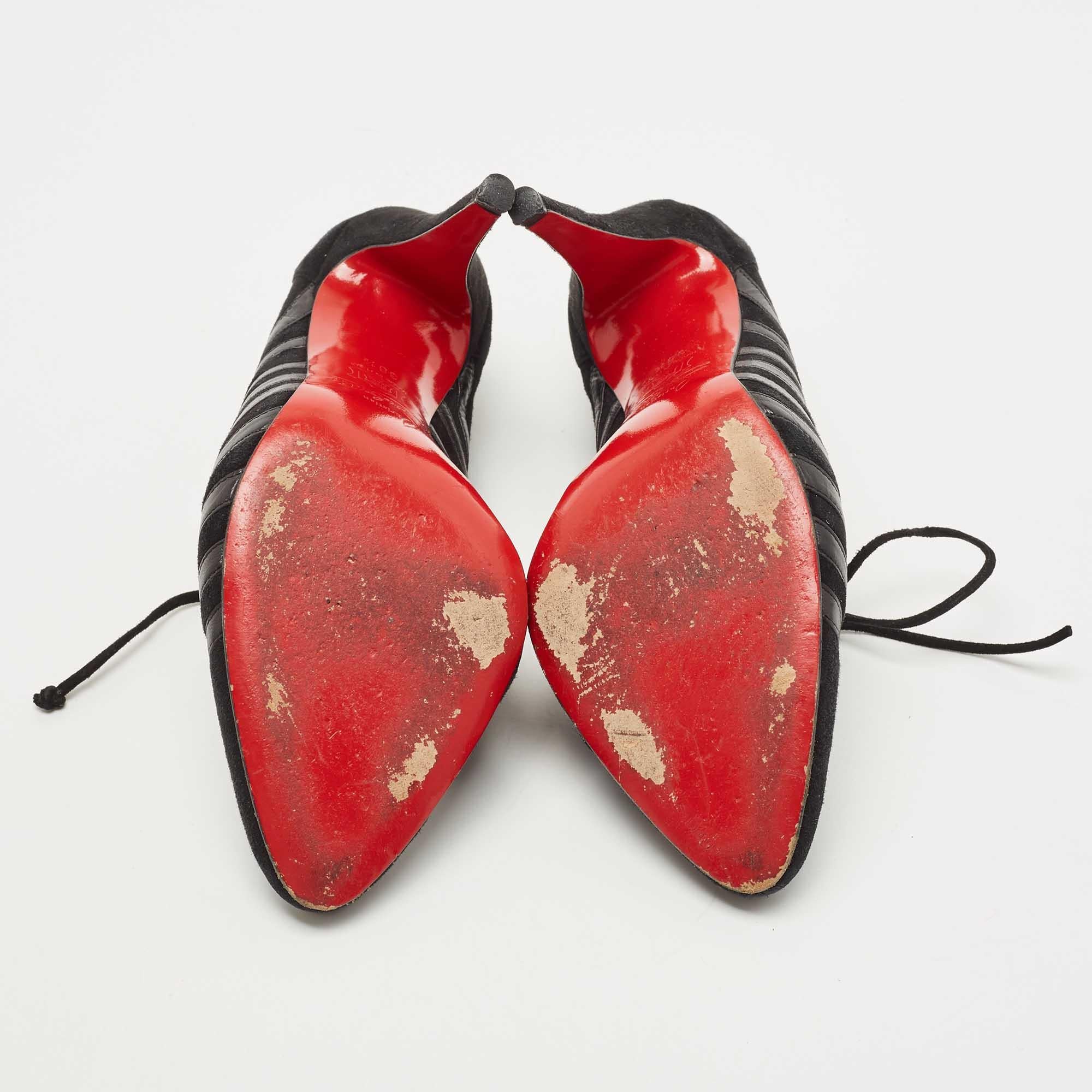 Christian Louboutin Inverness Booties en cuir et daim noir Taille 38.5 en vente 1
