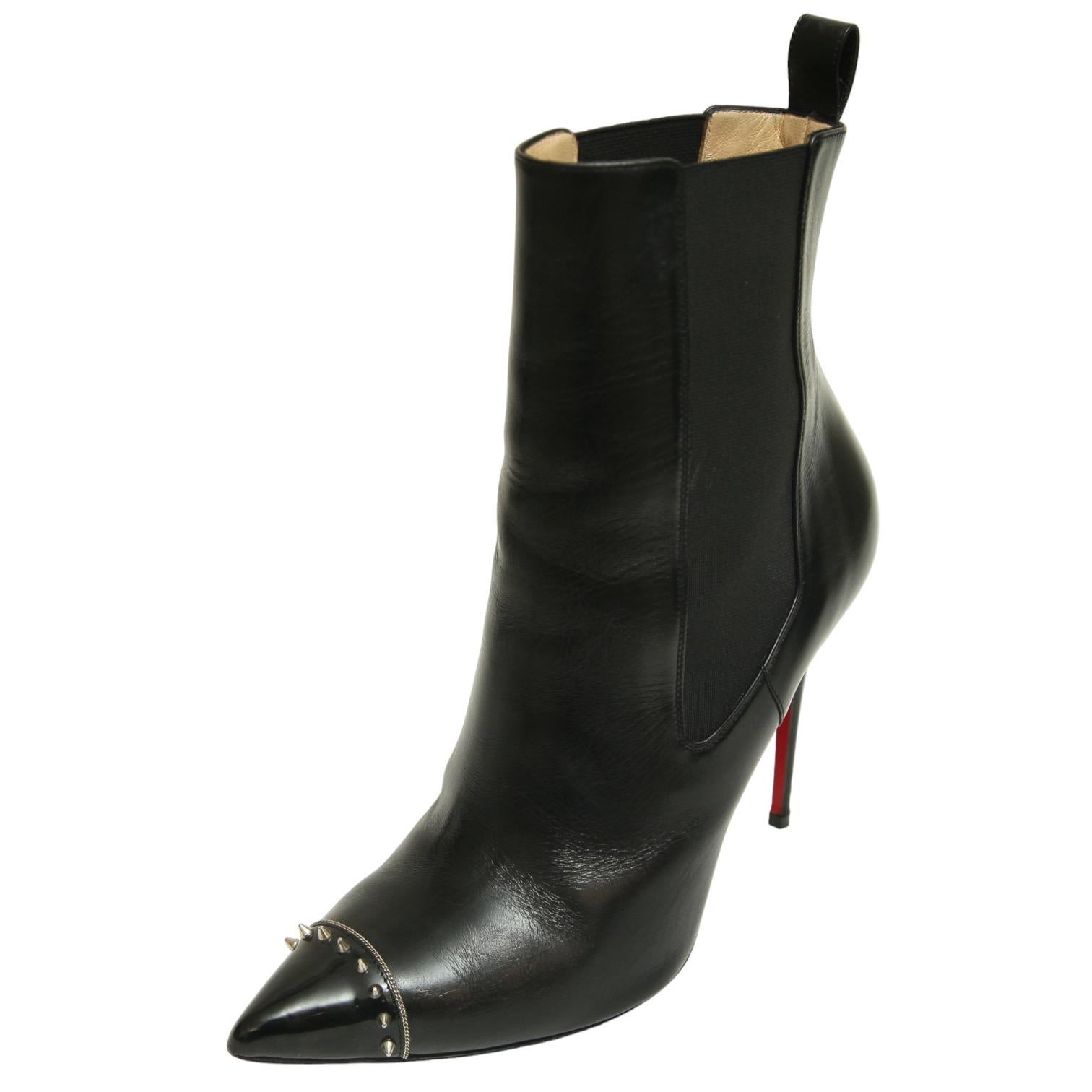 CHRISTIAN LOUBOUTIN Black Leather Bootie BANJO Ankle Boot Spiked Cap Toe 38.5 In Good Condition For Sale In Hollywood, FL