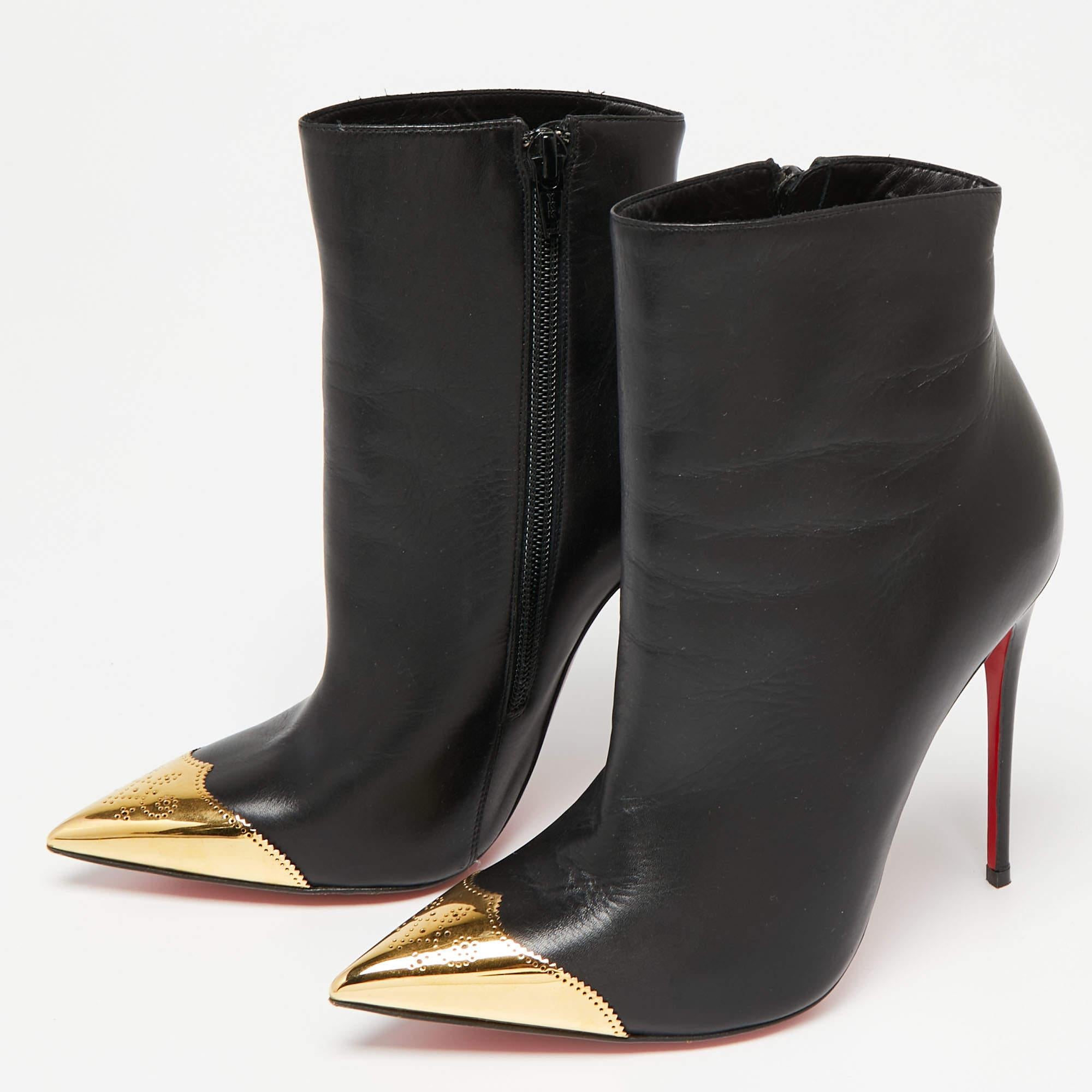 Christian Louboutin Black Leather Calamijane Pointed-Toe Ankle Booties Size 35.5 In Good Condition For Sale In Dubai, Al Qouz 2