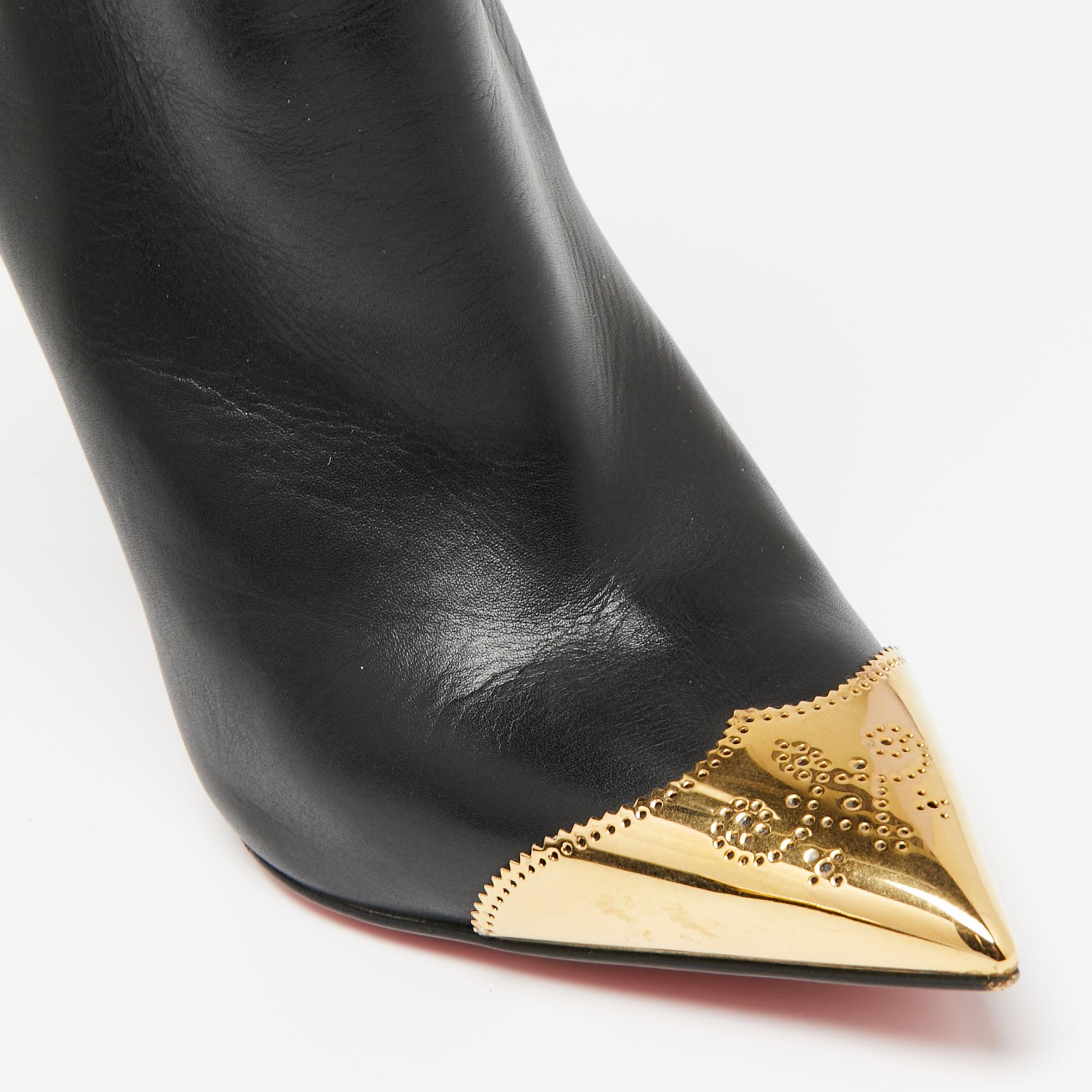 Christian Louboutin Black Leather Calamijane Pointed-Toe Ankle Booties Size 35.5 For Sale 2