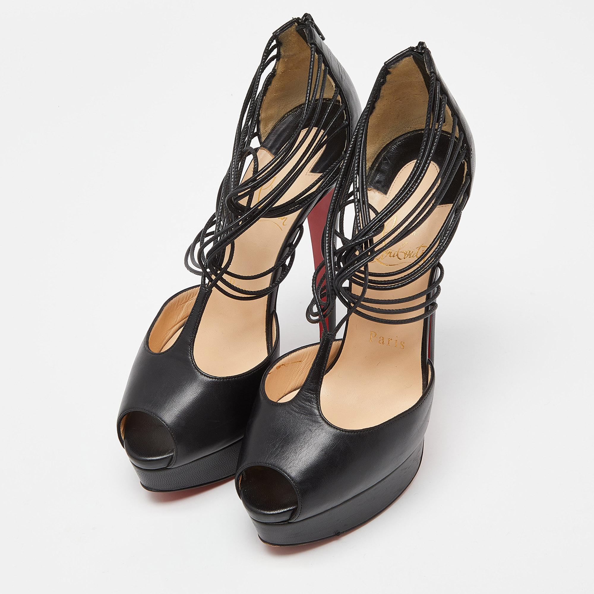 These sandals will frame your feet in an elegant manner. Crafted from quality materials, they display a classy design and comfortable insoles.