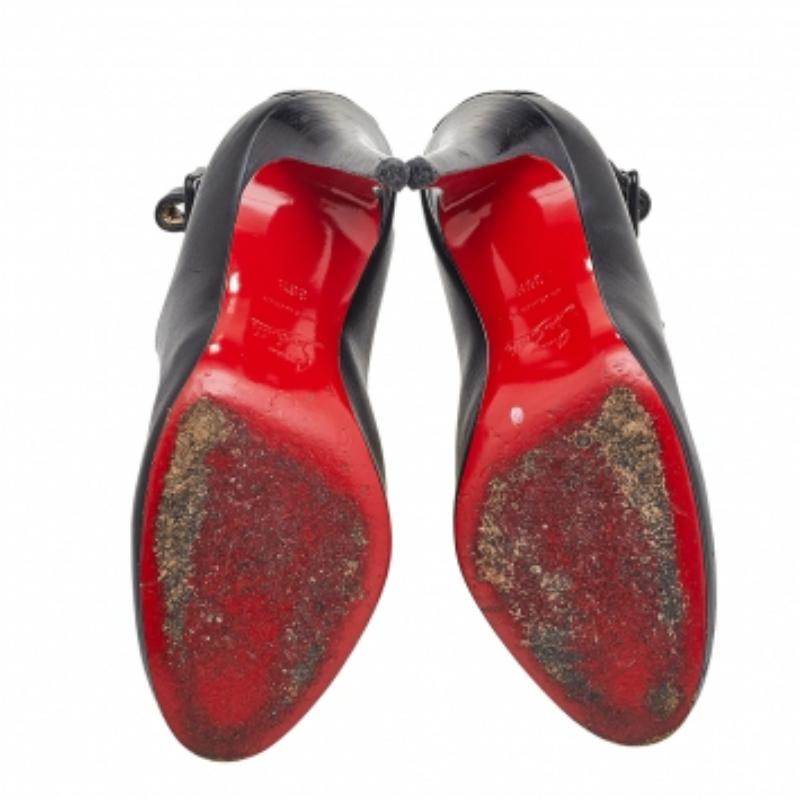 Christian Louboutin bottines en cuir noir avec découpe Taille 36.5 en vente 2