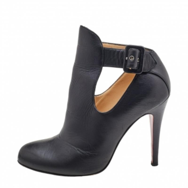 Christian Louboutin bottines en cuir noir avec découpe Taille 36.5