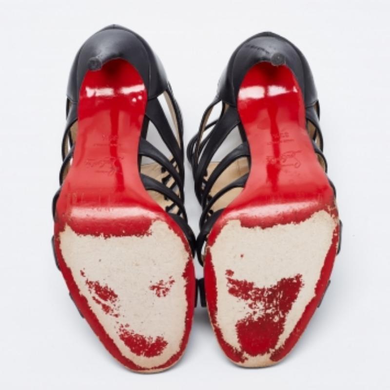 Christian Louboutin Schwarz Leder Denis Caged Sandalen Größe 39.5 im Zustand „Gut“ im Angebot in Dubai, Al Qouz 2