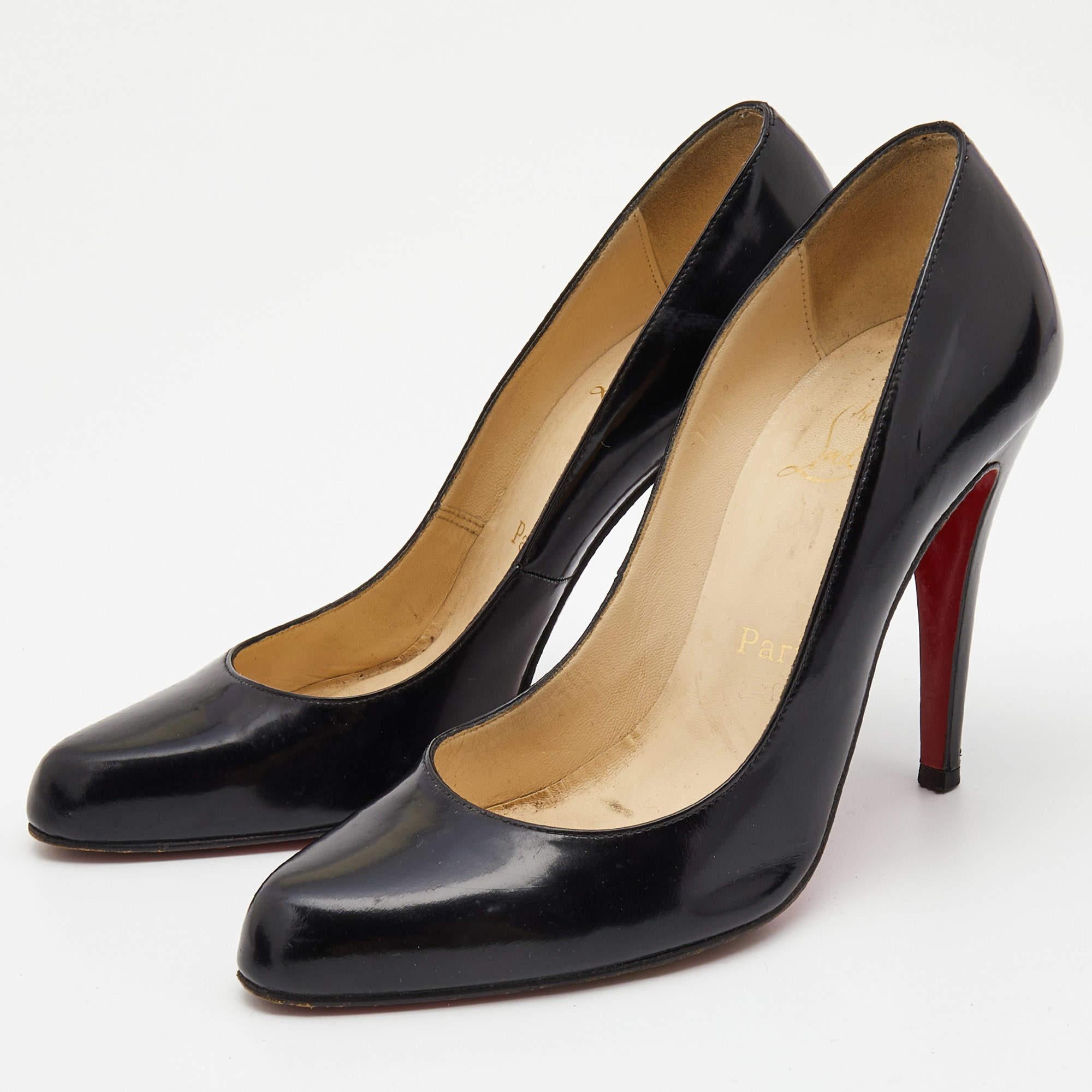 Curvaceous arches, a feminine appeal, and a well-built structure define this set of designer pumps. Coming with comfortable insoles and sleek heels, style them with your favorite outfits.