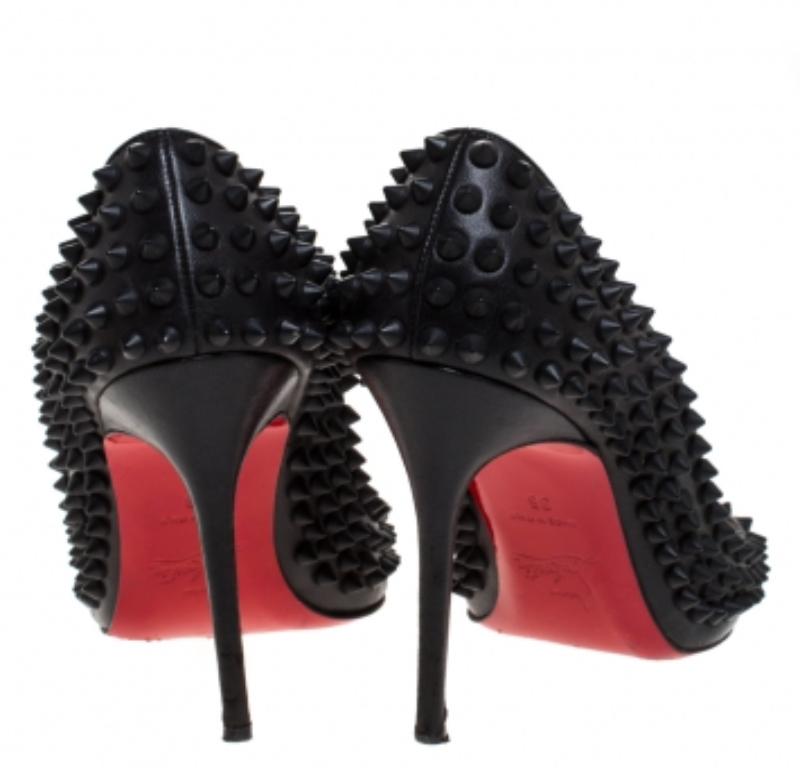 Christian Louboutin Schwarze Fifi Spike Pumps aus Leder Größe 36 im Zustand „Relativ gut“ im Angebot in Dubai, Al Qouz 2