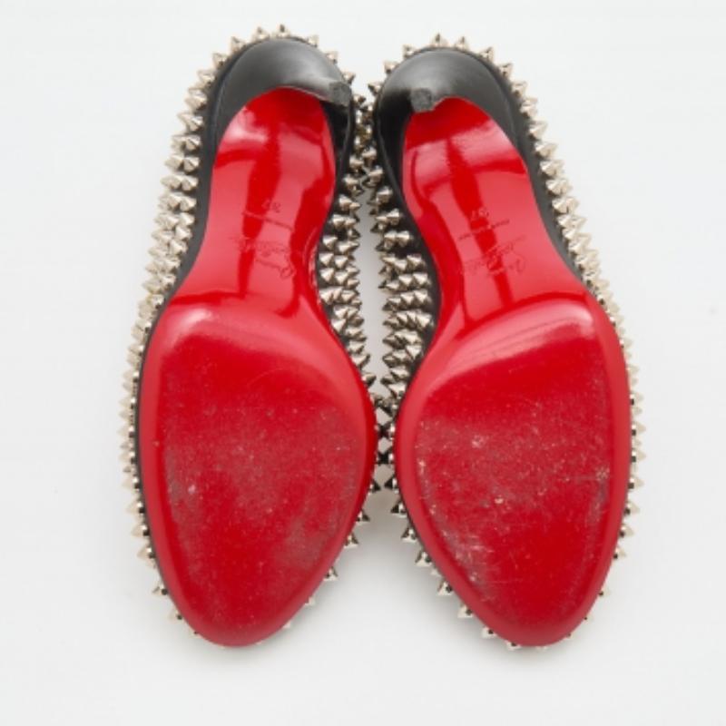 Christian Louboutin Black Leather Fifi Spike Round Toe Pumps Size 37 For Sale 2
