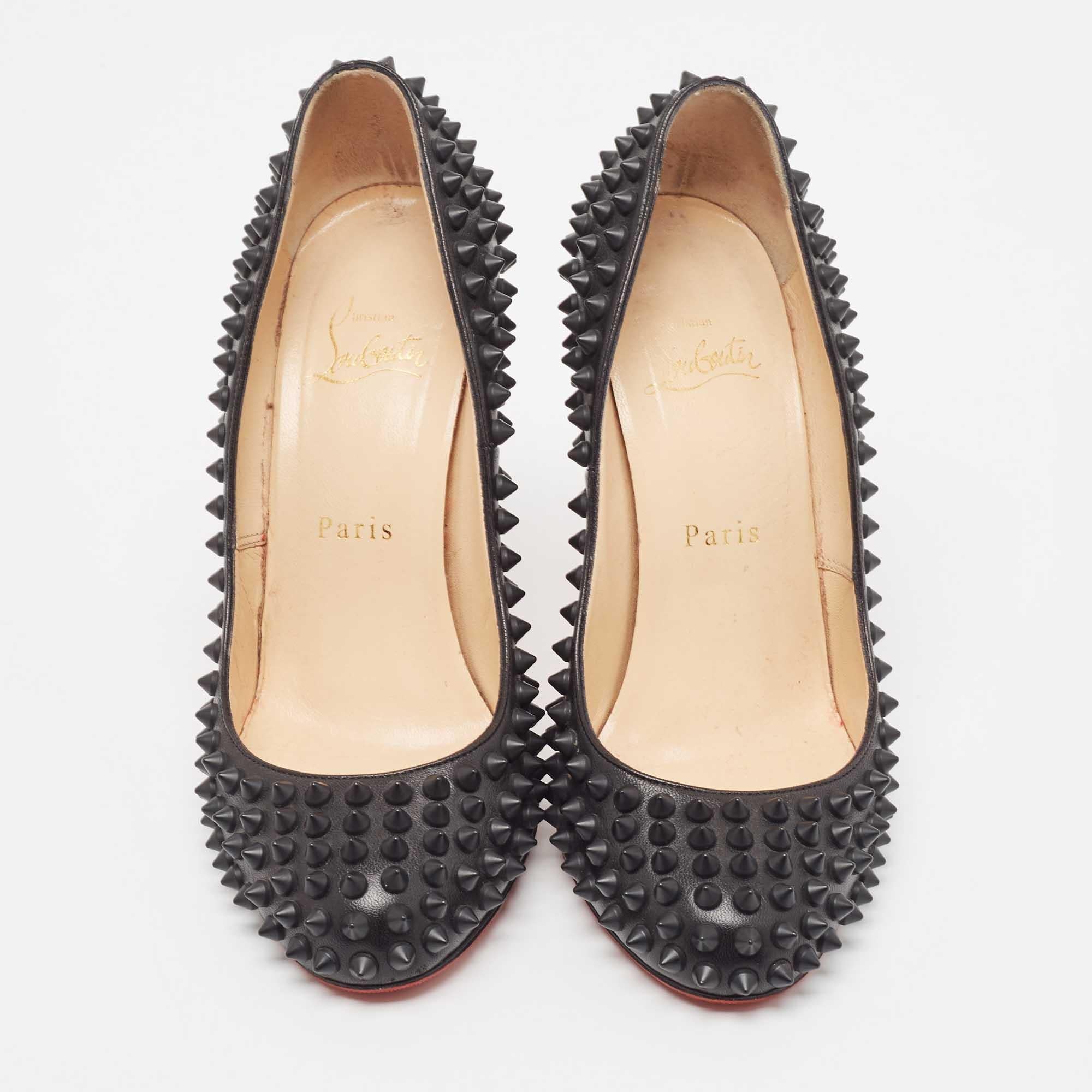 Every shoe collection is incomplete without a pair of dazzling pumps. These Christian Louboutin beauties have been created from leather and styled with round toes, and 9.5 cm heels. The pumps are beautifully adorned with spikes on the exterior and