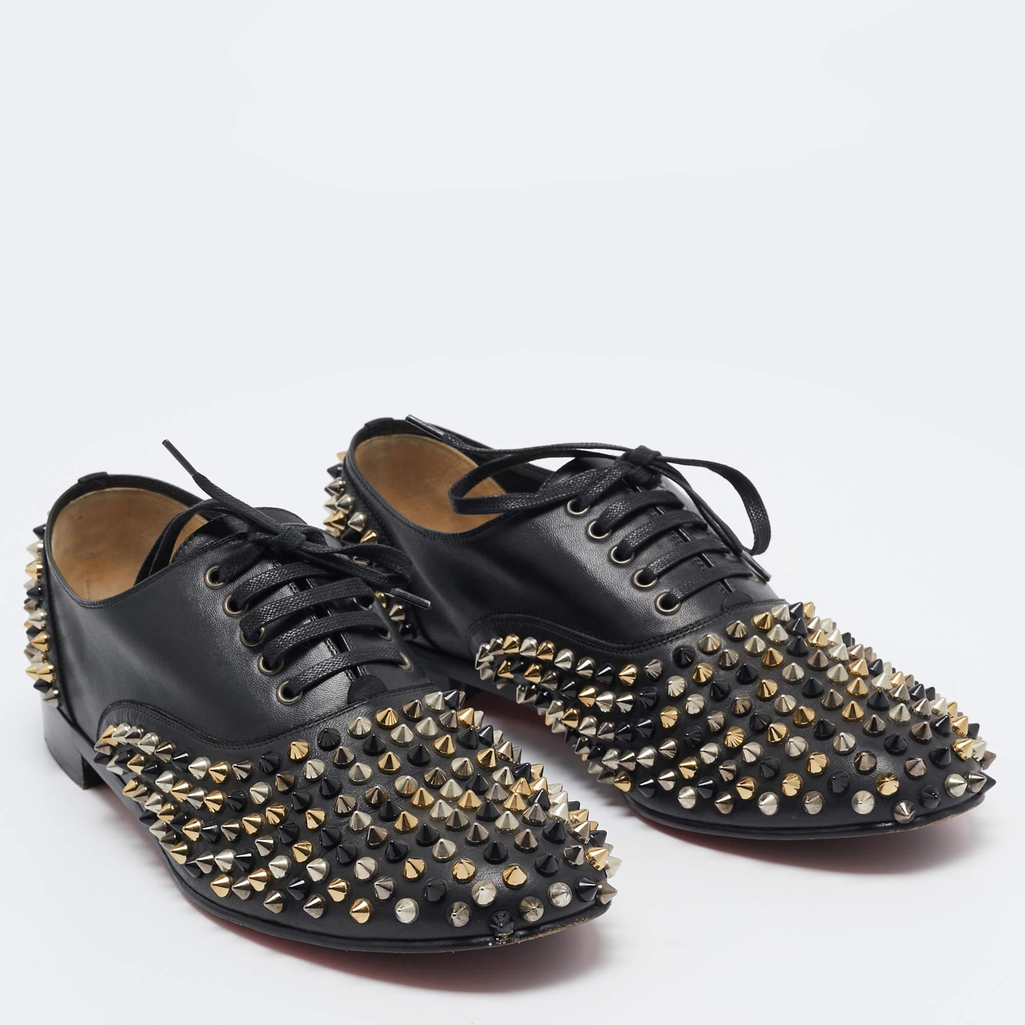 Christian Louboutin - Freddy Spike Oxfords in pelle nera - misura 40,5 In condizioni buone in vendita a Dubai, Al Qouz 2