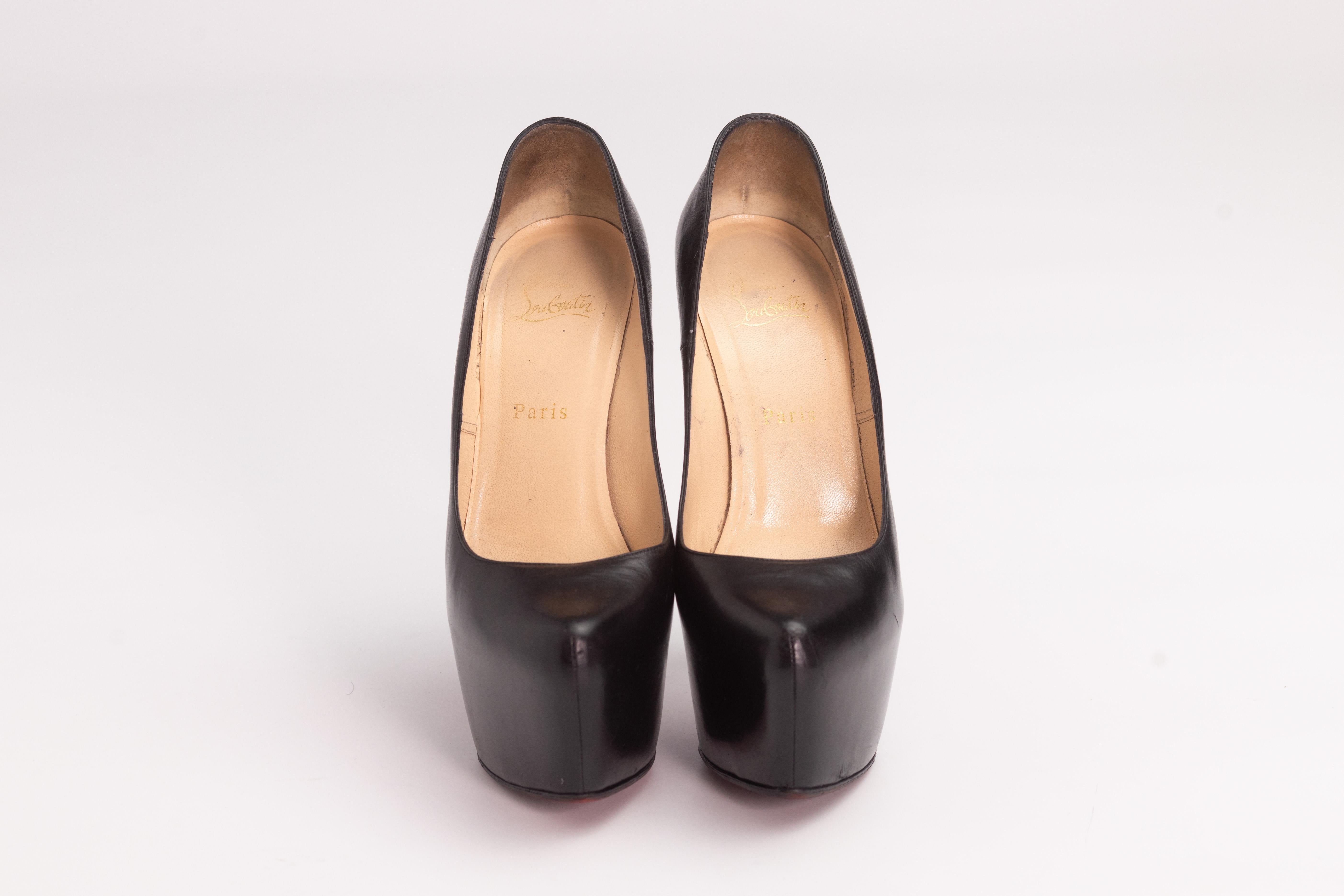 Christian Louboutin Black  Leather Mary Jane Heels (EU 39.5) In Good Condition For Sale In Montreal, Quebec