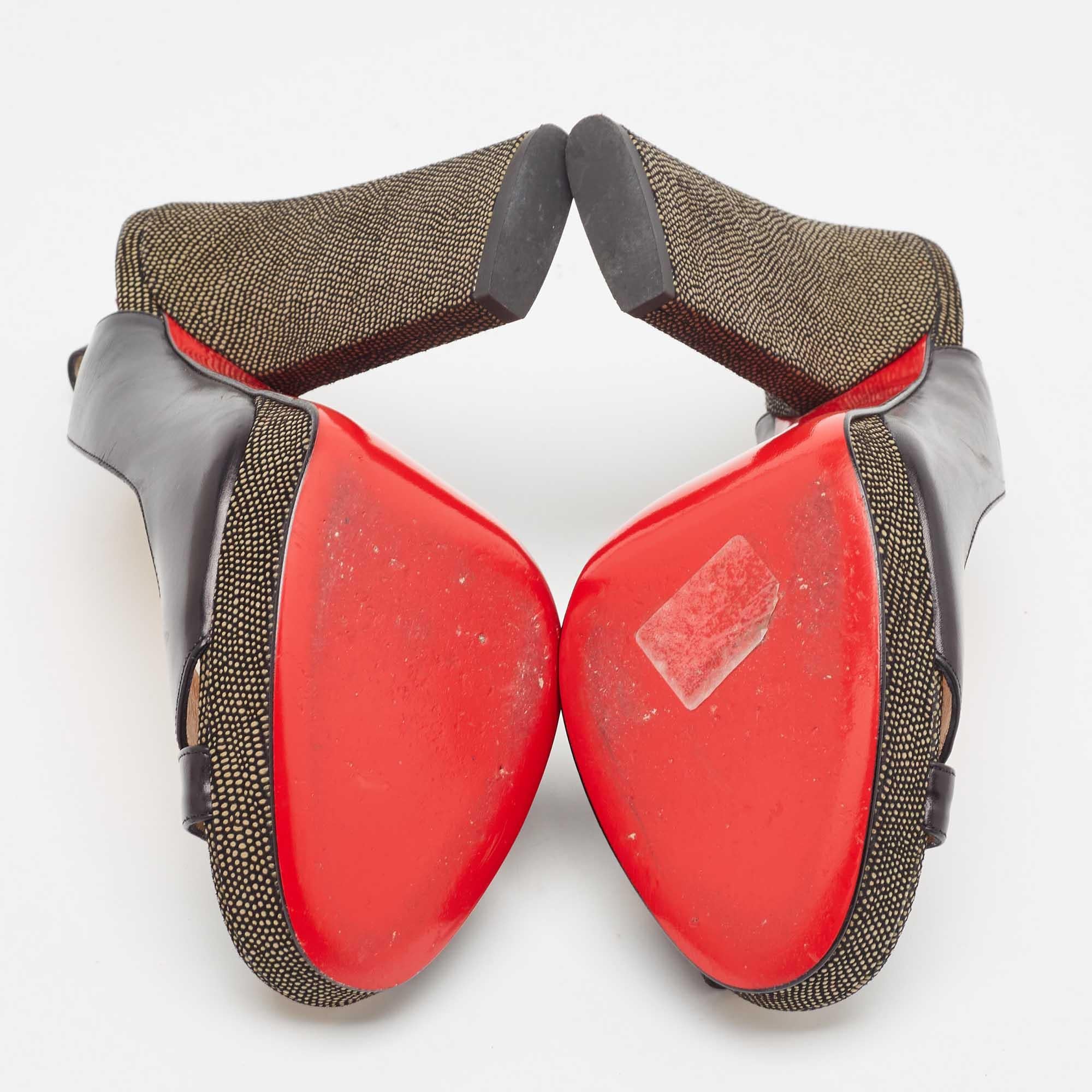 Christian Louboutin Sandales à talons compensés en cuir noir Morphea Taille 39 en vente 1