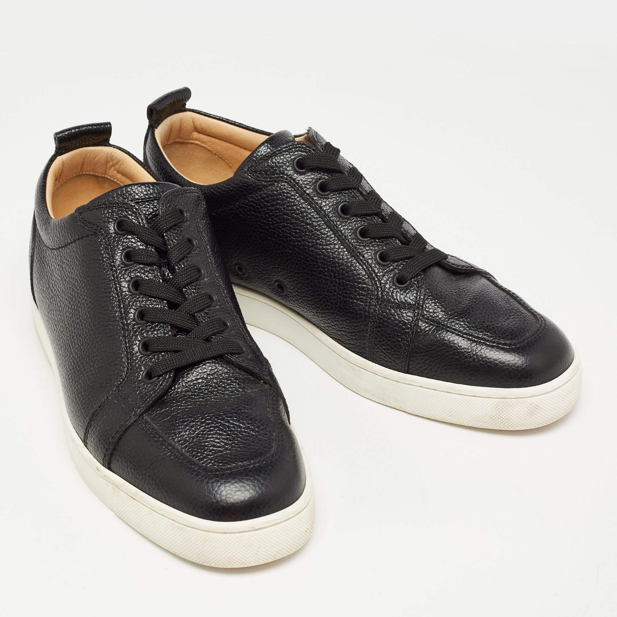 Christian Louboutin Black Leather Orlato Low Top Sneakers Size 43 In Good Condition In Dubai, Al Qouz 2