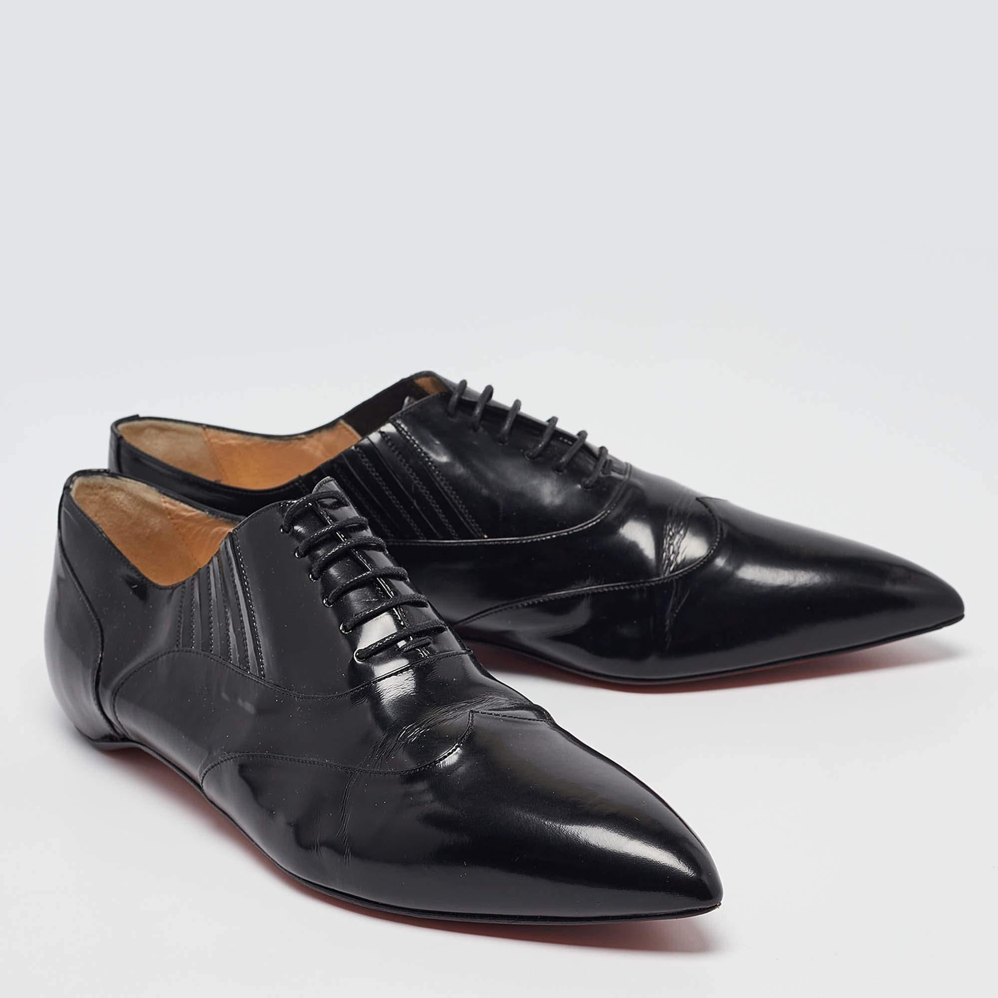 Christian Louboutin Oxfords taille 40,5 État moyen - En vente à Dubai, Al Qouz 2