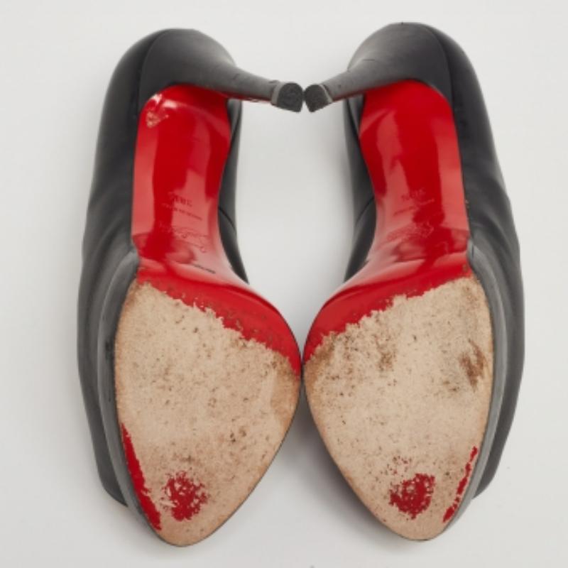 Christian Louboutin Bombas Palais Royal de cuero negro Talla 38.5 en venta 5
