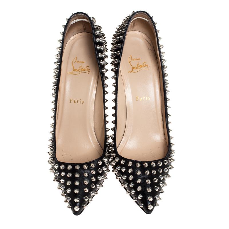 Dazzle everyone with these Louboutins by owning them today. Crafted from leather, these black Pigalle Spikes pumps carry a mesmerizing shape with pointed toes and 11 cm heels. Complete with the signature red soles, this pair truly embodies the fine