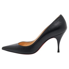 Christian Louboutin Schwarze Leder Pumps mit spitzer Zehe Größe 36