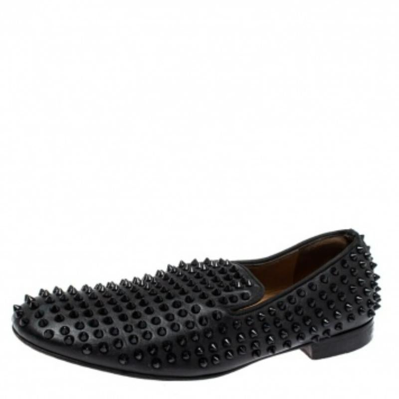 Equalling more comfort and style, these Rollerboy loafers from Christian Louboutin are designed fabulously to impart an ultra-stylish feel. These are rendered in classic black leather and are covered with tonal spikes all over. Complete with