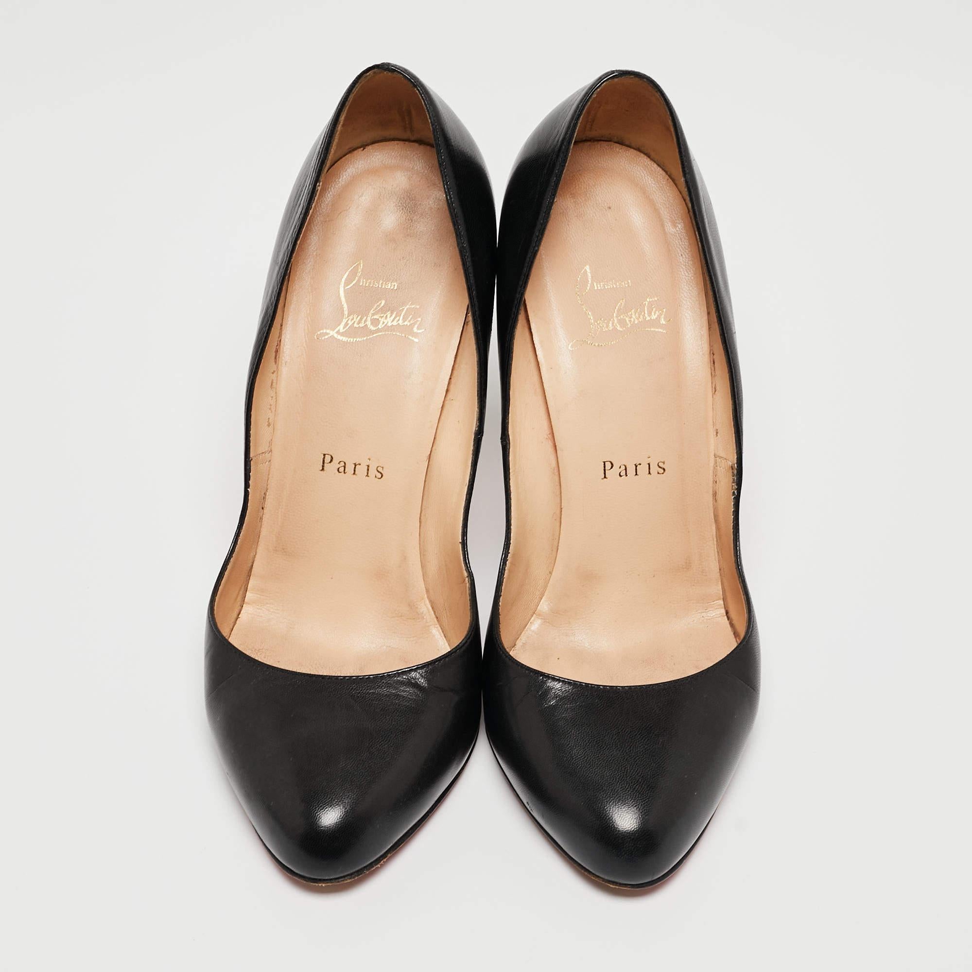 Christian Louboutin Black Leather Round Toe Pumps Size 38.5 In Excellent Condition In Dubai, Al Qouz 2