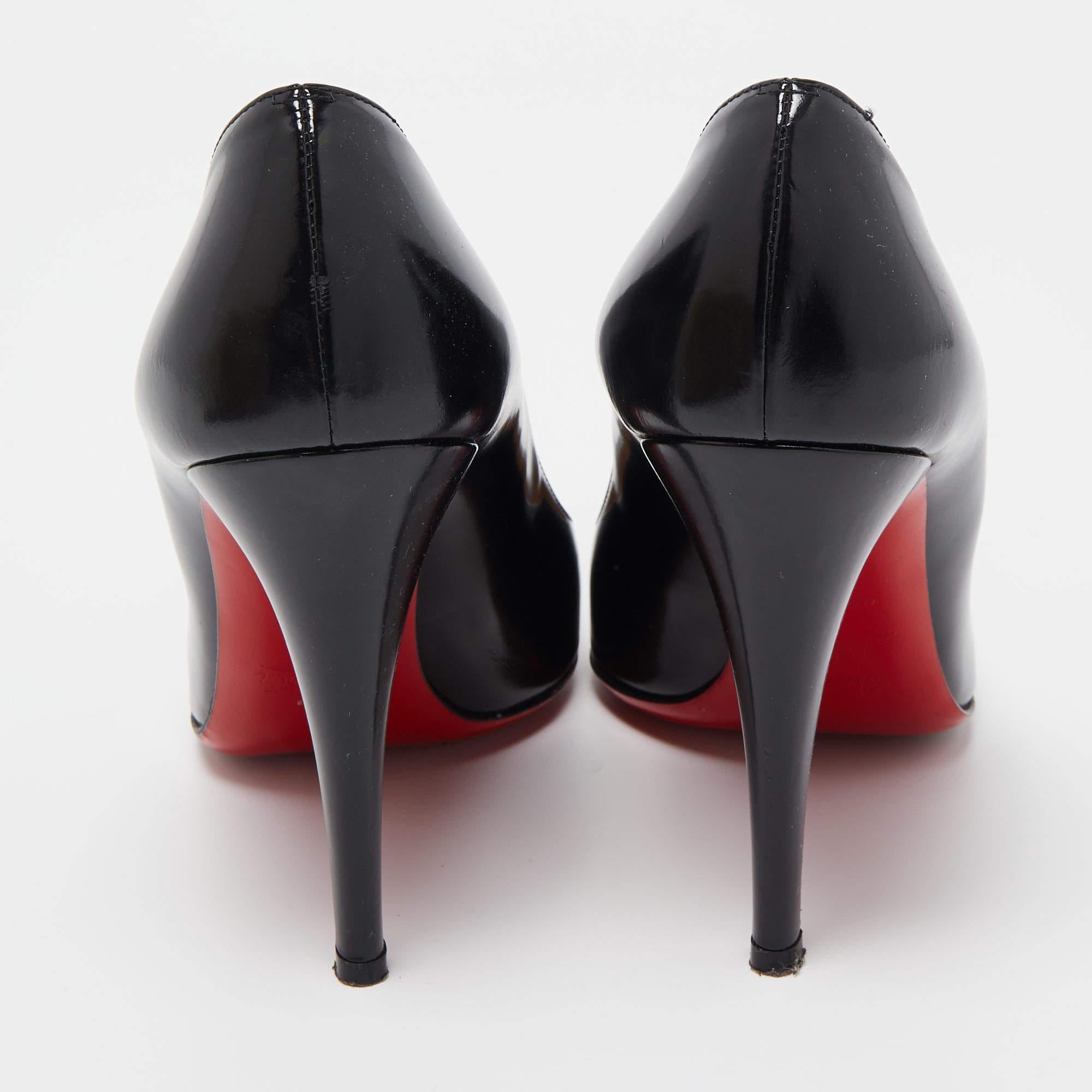 Christian Louboutin Black Leather Simple Pointed Toe Pumps Size 39.5 In Good Condition For Sale In Dubai, Al Qouz 2