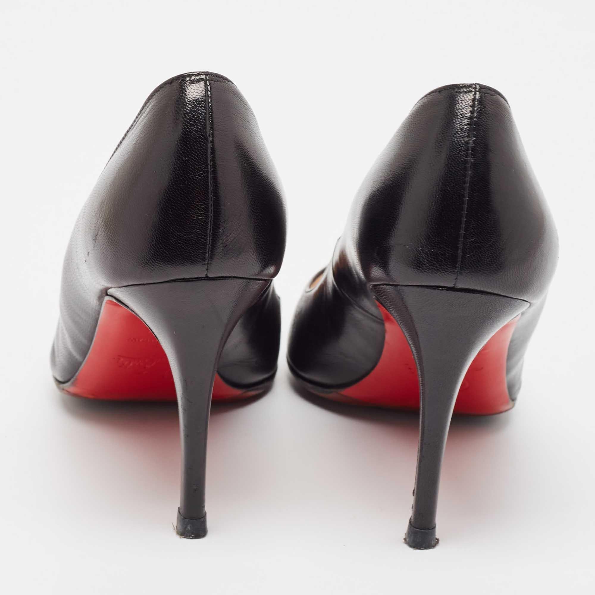 De las mujeres Christian Louboutin Bombas sencillas de cuero negro Talla 37.5