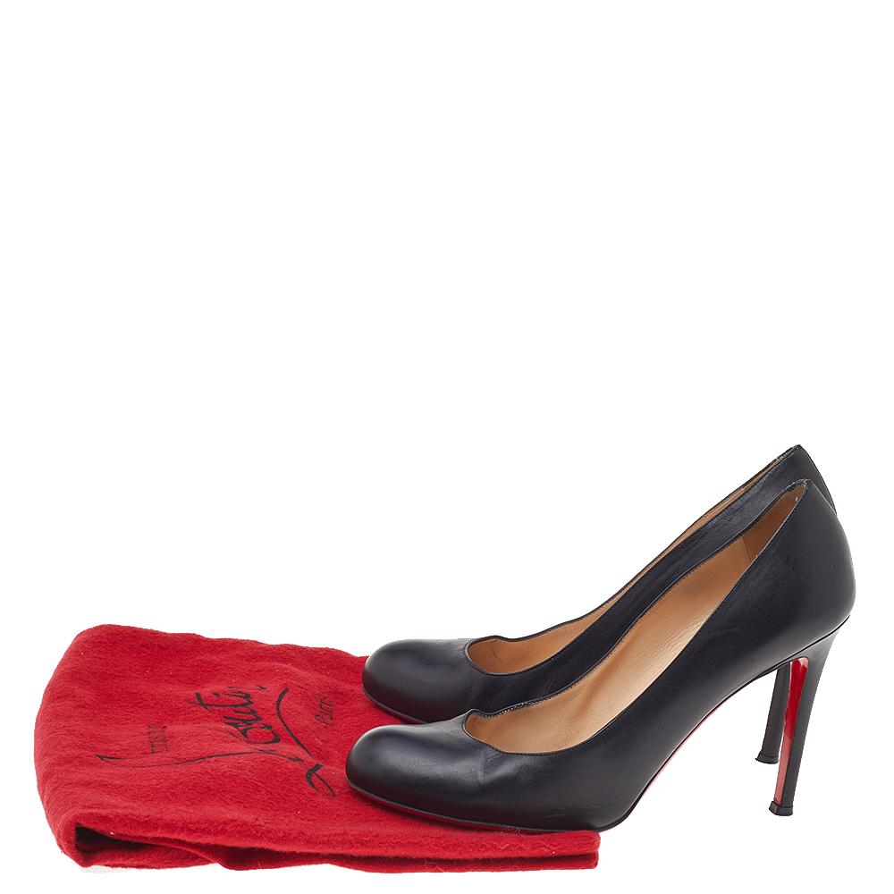 Louboutins are designed to lift one's attitude and outfit. Let this pair lift yours as well by owning them today. Crafted from leather, these black pumps carry covered toes and a sleek silhouette. Completed with 10.5 cm heels and the signature red