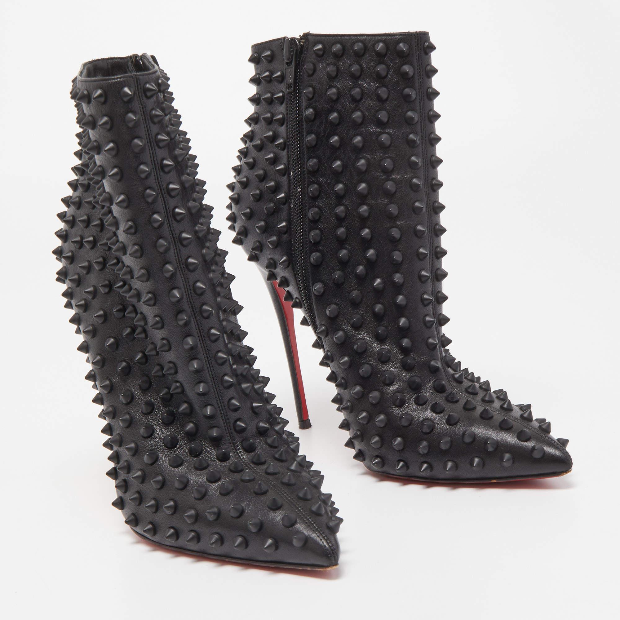 Christian Louboutin Black Leather Snakilta Spike Ankle Booties Size 38 In Good Condition In Dubai, Al Qouz 2