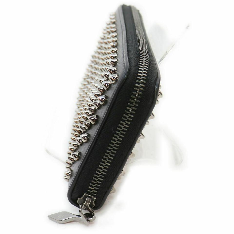 Christian Louboutin Black Leather Spike Panettone Zippy Wallet Zip Around 858288 In Good Condition In Dix hills, NY