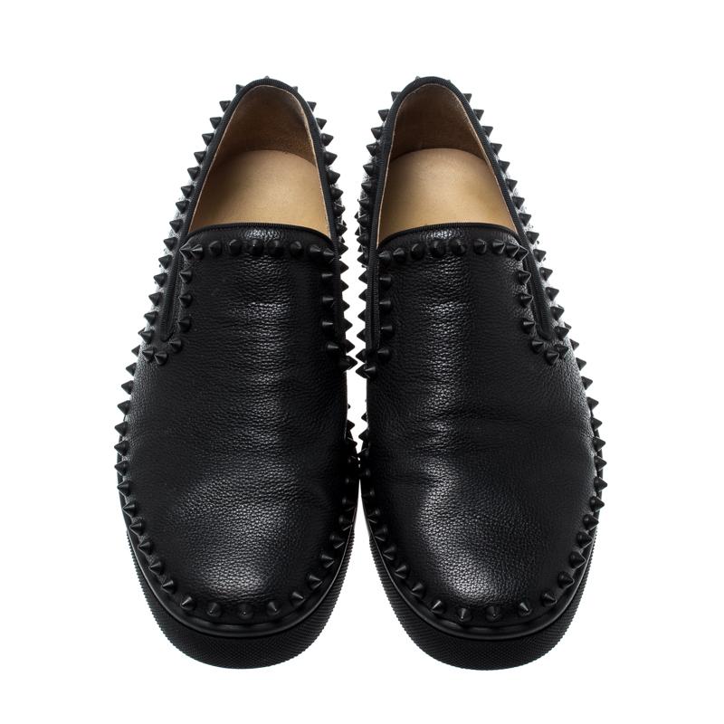 Add a unique style to your look with these eye-catching and fashionable Christian Louboutin Pik Boat slip-on sneakers. Constructed in black leather, these shoes feature chunky rubber soles and an outlining of matching spikes on the