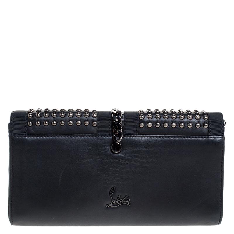 Christian Louboutin brings you this stylish and classy shoulder bag that will elevate any of your outfits. Crafted from quality leather, it comes in black and features a chain-link strap for you to swing it. The front flap is beautified with small