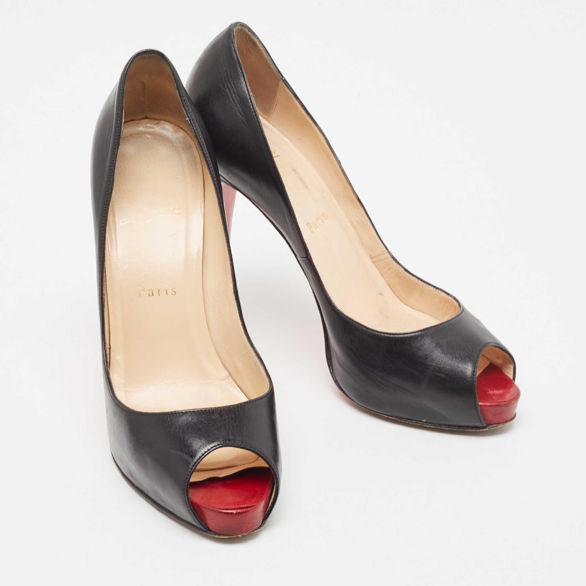Christian Louboutin Escarpins Very Prive en cuir noir Taille 40 Bon état - En vente à Dubai, Al Qouz 2