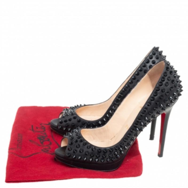 Nero Christian Louboutin Pumps Yolanda in pelle nera con punta a spillo misura 37,5 in vendita