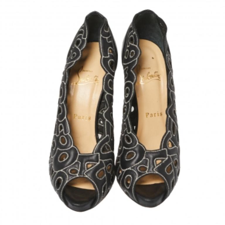 Christian Louboutin Black Letter Leather Tell Me Cutout Pumps Size 36 In Good Condition For Sale In Dubai, Al Qouz 2