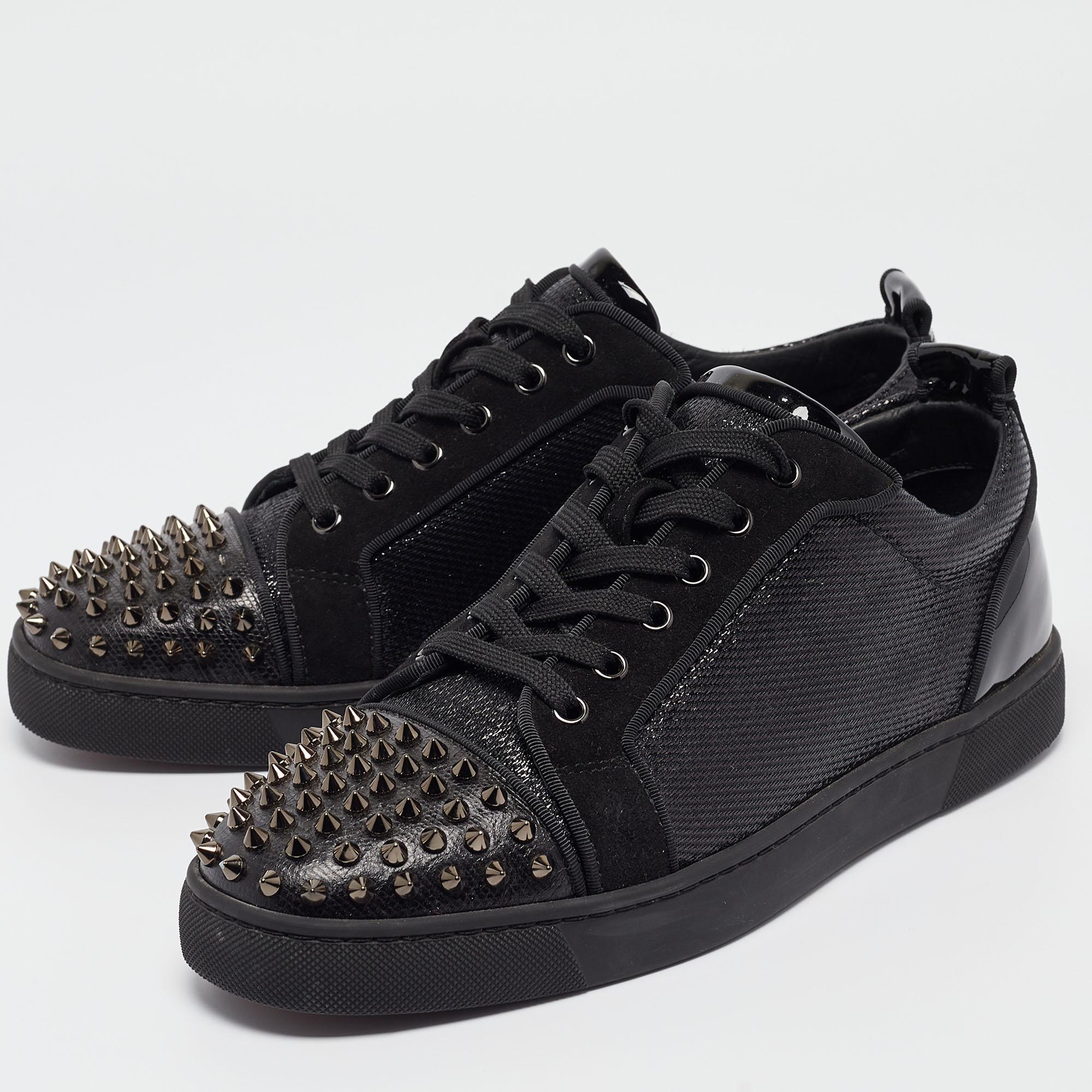 These designer sneakers represent the idea of comfortable fashion. They are crafted from high-quality materials and designed with nothing but style. A perfect fit for all casual occasions, these sneakers will spruce up any look effortlessly.