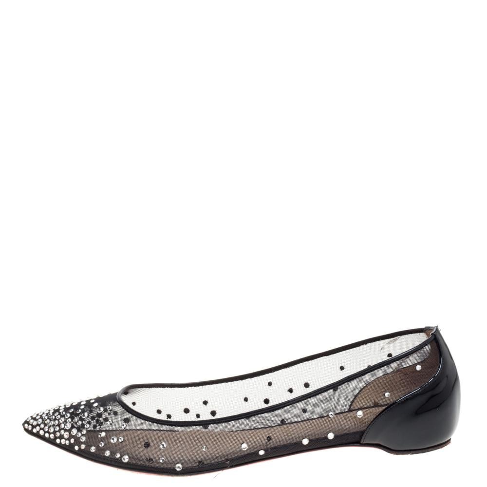 Dazzle the crowds and make a statement like never before in these gorgeous Follies ballet flats from Christian Louboutin! The beauties have been crafted from mesh and patent leather into a pointed toe-style. They are exquisitely embellished with