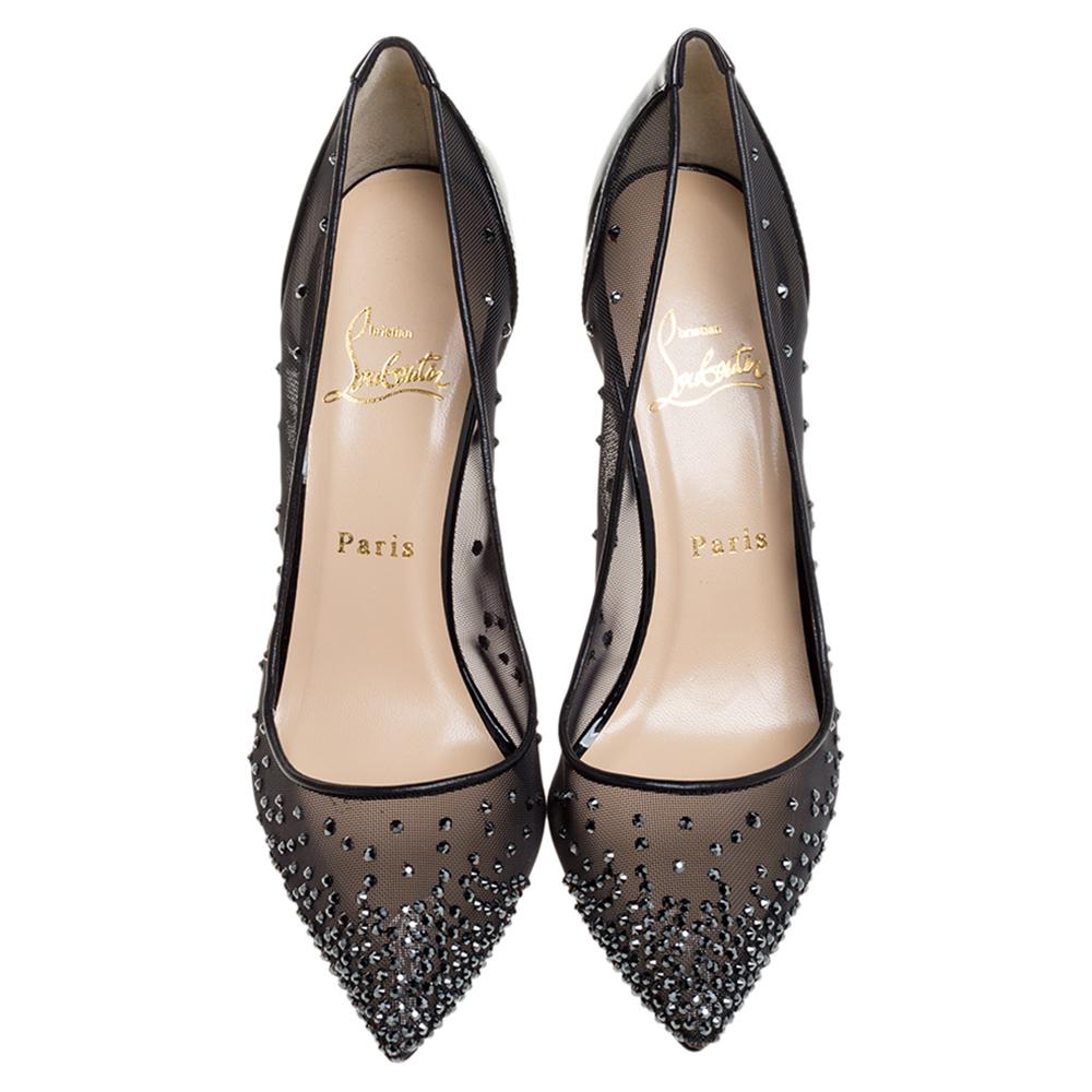 Dazzle in style with these gorgeous Follies Strass pumps from Christian Louboutin! The pumps have been crafted from mesh and patent leather into a pointed toe-style. They are exquisitely embellished with crystals on the exterior and come equipped