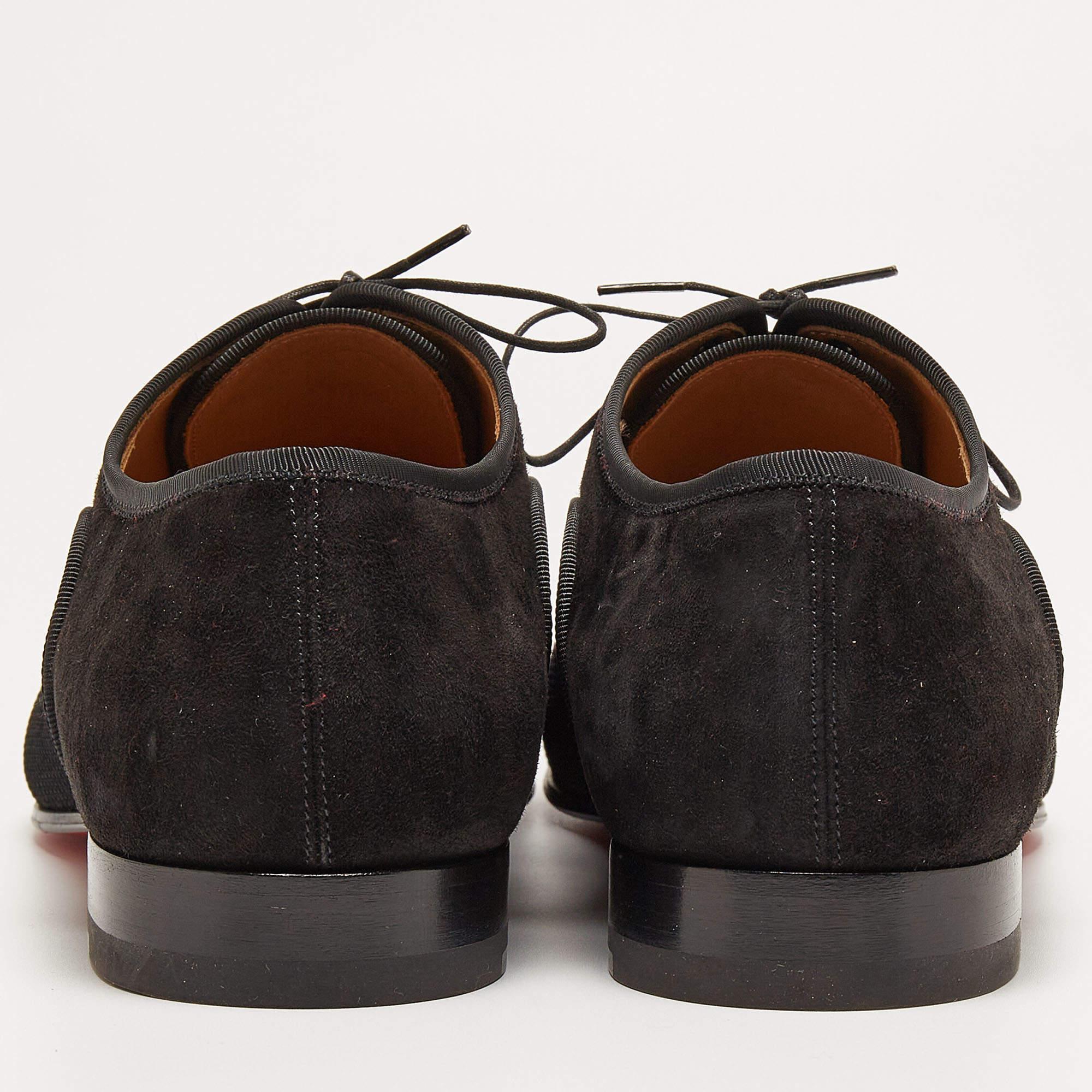 These oxfords are designed from the finest material featuring an elegant look, sturdy soles, and lace-ups on the vamps. Team these shoes with tailored pants and a blazer for a smart formal look.

Includes: Original Dustbag, Original Box, extra lace