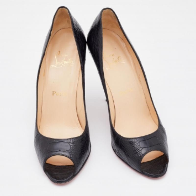 Christian Louboutin Yotruche Peep Toe Pumps en cuir de patte d'autruche noir Taille 40.5 en vente 2