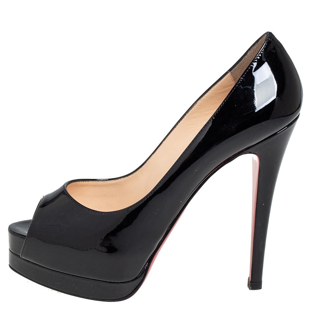 This stunning pair of Altadama pumps from Christian Louboutin is sure to add a classy finish to your outfits. The peep-toe pumps have been crafted from patent leather, and they come with comfortable insoles. They are complete with 13 cm heels,