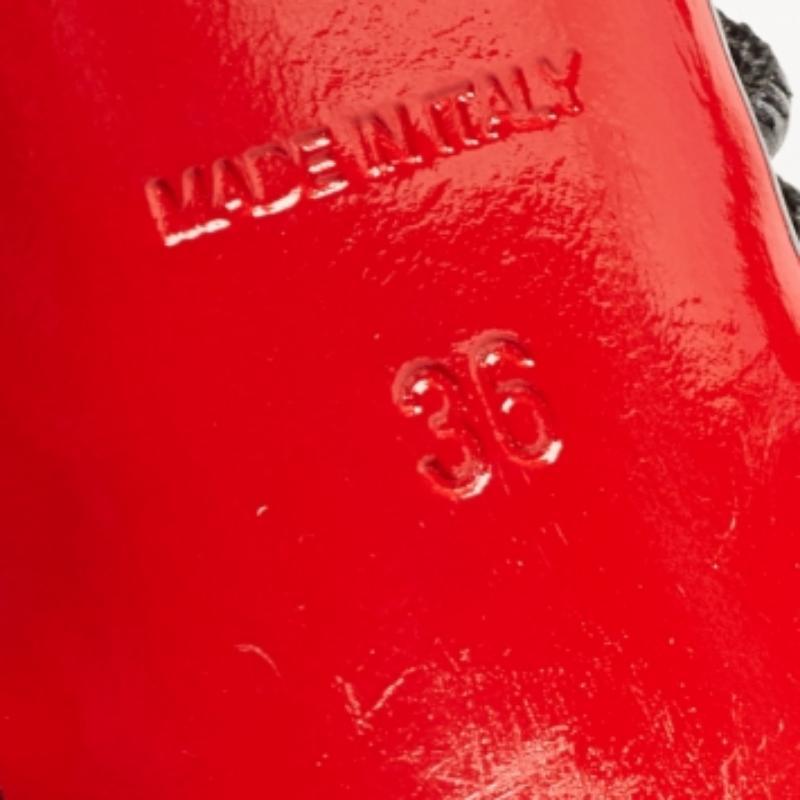 Perfectamente cosidos y acabados para garantizar un aspecto y un ajuste elegantes, estos zapatos de diseño son una compra de la que le encantará presumir. Quedan muy bien en los pies.